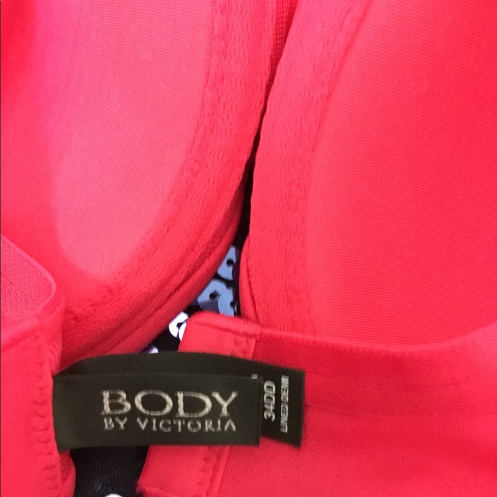 Victoria Secret - Picture 4 of 4